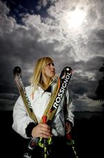 Sophie Fjellvang-Sølling slog knæet, men kunne selv transportere sig i mål efter et styrt i ottendedelsfinalen. Arkivfoto. 