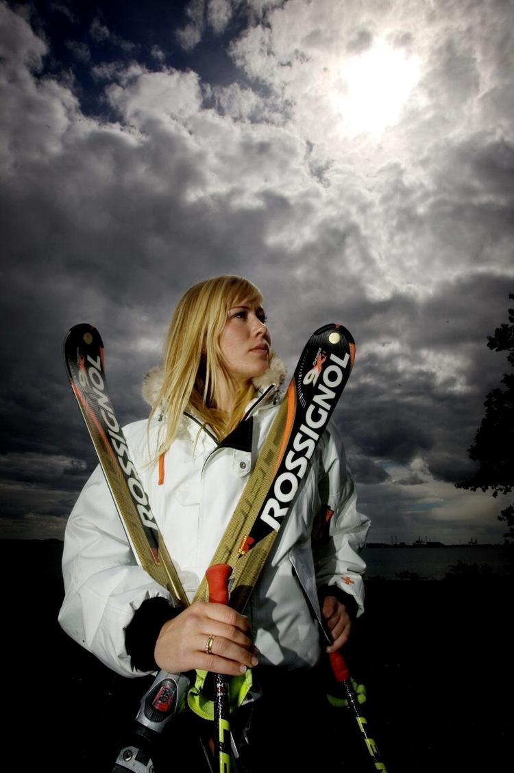 Sophie Fjellvang-Sølling slog knæet, men kunne selv transportere sig i mål efter et styrt i ottendedelsfinalen. Arkivfoto. 