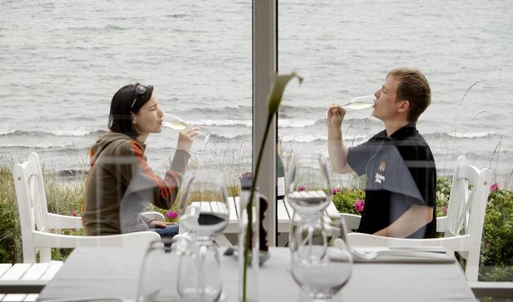 »Kan vi få resterne med hjem?« Nej vel, det siger man da ikke efter en god middag. Men gør det bare, lyder det fra tjenerne. Arkivfoto 