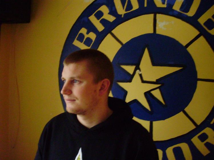 Brøndby-supporteren Michael Duus er en sikker gæst på Brøndby Stadion i aften. Supporterne har en 'tifo' parat. 