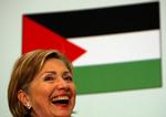 Den danske udenrigsminister har på donorkonferencen i Egypten talt kort med sin amerikanske kollega Hillary Clinton. 