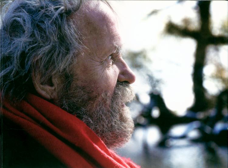Siden sin debut som forfatter i 1975 har Johannes Møllehave skrevet mange bøger, ligesom han har medvirket i flere samtalebøger. Efter eget udsagn vil han gerne være den, der siger: Du skal tage en dag til.  Foto fra forsiden: Leif Tuxen 