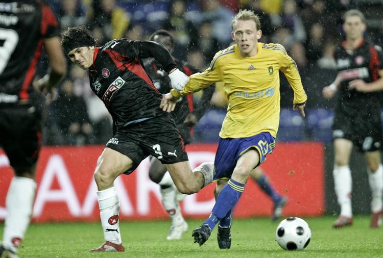 Gheroge Florescu (til venstre) kommer ikke i kamp mod Michael Krohn-Dehli og Brøndby i Herning på søndag. Arkivfoto. 