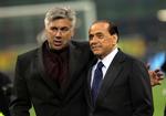 Milan-træner Carlo Ancelotti (tv) har været en af de mest succesrige italienske trænere. Her ses han sammen med klubpræsident Silvio Berlusconi. Arkivfoto. 