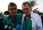 Lægerne Erik Fosse og Mads Gilbert var de eneste vestlige hjælpearbejdere i Gaza under de israelske angreb i januar.  Det er Erik Fosse til højre. Arkivfoto fra Gaza. 