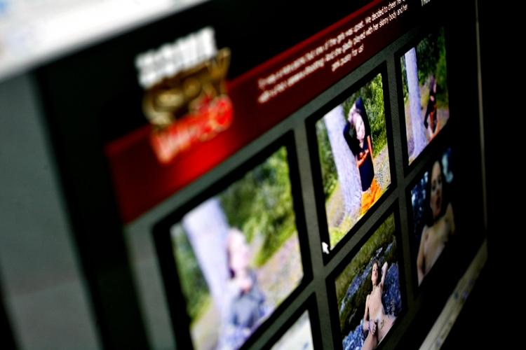 Uskyldigt udseende videoer på YouTube-videoer kan vise sig at være porno i forklædning. Siden bliver nemlig angrebet af hundredvis af optagelser med porno. 