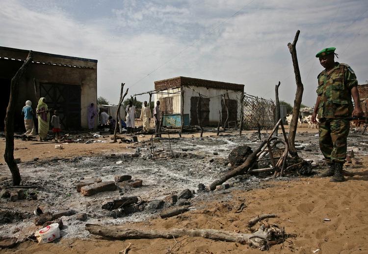 En udbrændt markedsplads i Darfur, som blev angrebet for et par dage siden. 