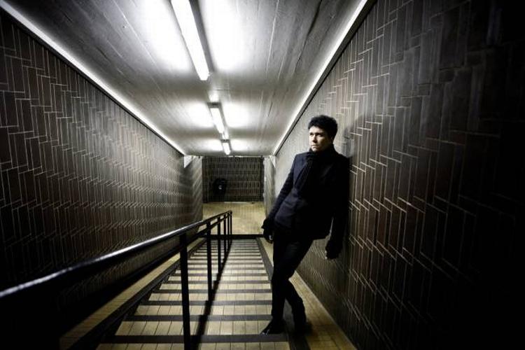 Sune Rose Wagner startede sin soloturné i med en stram koncert Vega. Nu aflyser han alle koncerter. 