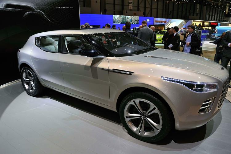 Nu har den højere landadel noget at stræbe efter: Den nye luksusfirehjulstrækker fra Aston Martin, som dog vil bære navnet Lagonda. 