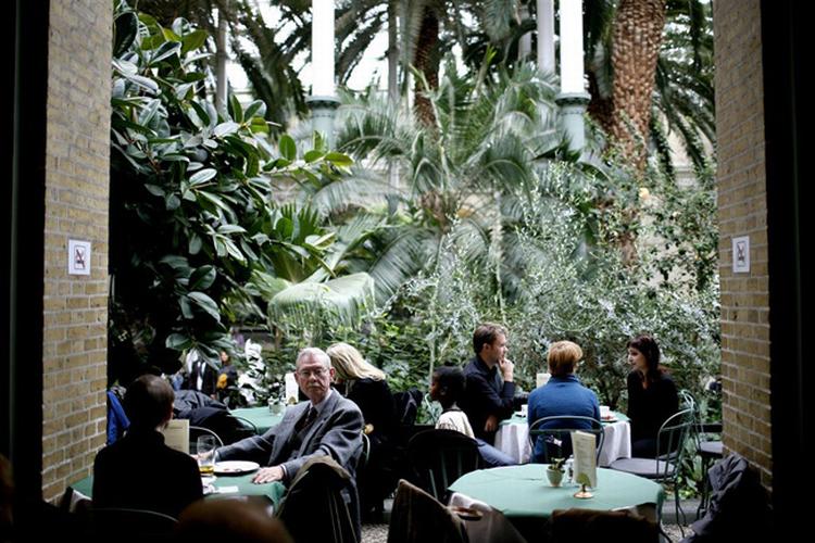 Der er mange muligheder for et cafébesøg på et af byens museer. Her fra Glyptotekets café. 