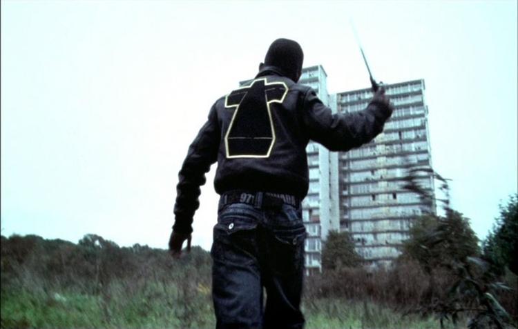 Den kontroversielle 'Stress - Justice' af Romain Gavras er en af de kortfilm, der kan opleves i Pressen 12. marts. Den følger en fransk forstads-drengebande, der overfalder folk, til tonerne af electro-duoen Justice. 