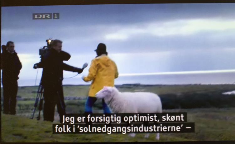 Her foto fra niende afsnit af 'Livvagterne'. Tv-avisen er i marken. 