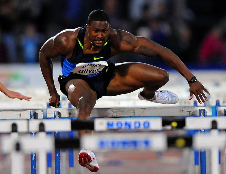 OL-bronzevinder David Oliver måtte kæmpe hårdt i Melbournes modvind, før han ved Melbourne Track Classic sejrede på 110 meter hæk. 