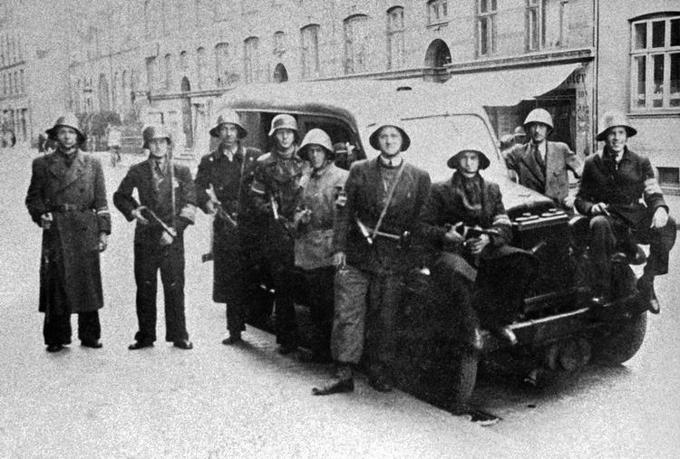 Der var flere hundrede civile stikkere, som blev dræbt af danske modstandsfolk under besættelsen, fordi de samarbejdede med besættelsesmagten. »Var modstandsfolkene terrorister af den grund?«, spørger advokat Thorkild Høyer, som forsvarer det terroranklagede tøjfirma 'Fighters+Lovers'. Arkivfoto. 