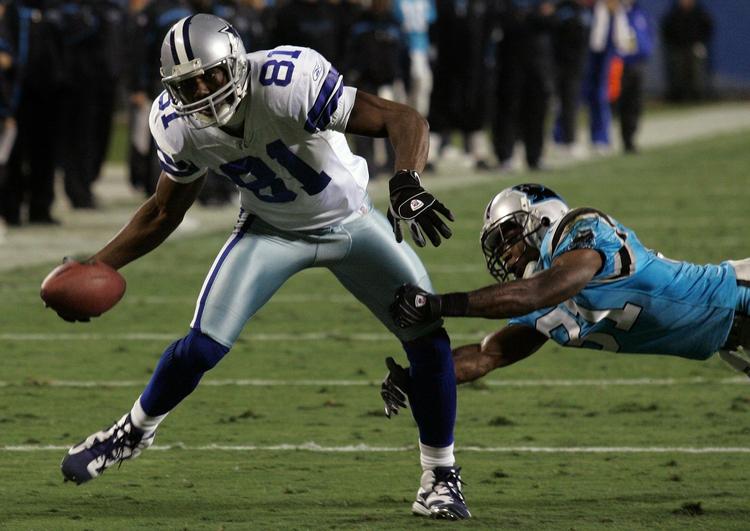 Terrell Owens (tv.) har ikke stoppet karrieren, men det bliver ikke i Dallas Cowboys, at den kontroversielle wide reciever fortsætter. Arkivfoto. 