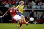 I dag spiller kvinderne med den samme type fodbold som mændene. Det kan der blive ændret på med den nyudviklede letvægtsbold. Arkivfoto. 