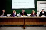Kristian Thulesen-Dahl (DF), Pia Kjærsgaard (DF), finansminister Lars Løkke Rasmussen (V), økonomi- og erhvervsminister Lene Espersen (K) og skatteminister Kristian Jensen (V) ved fremlæggelsen af skatteaftalen. 