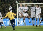 Den første mandagskamp i foråret mellem Brøndby og FCK blev en gedigen seersucces for TV2 Sport. Og der skal penge på bordet, hvis tv-stationen skal opgive mandagskampe på sendefladen. Arkivfoto. 