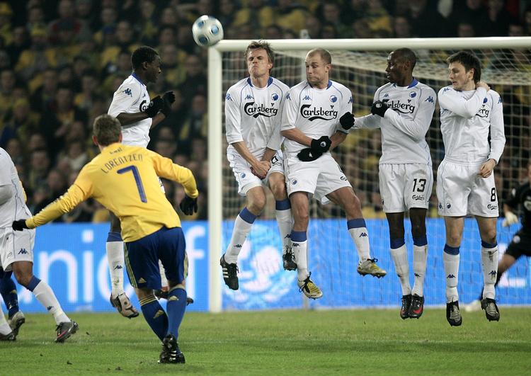 Den første mandagskamp i foråret mellem Brøndby og FCK blev en gedigen seersucces for TV2 Sport. Og der skal penge på bordet, hvis tv-stationen skal opgive mandagskampe på sendefladen. Arkivfoto. 