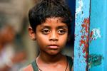 'Slumdog Millionaire' har  ikke haft nogen nem vej mod Oscarpodiet. Filmen er blevet kaldt både 'fattigdomsporno' og 'produktplacering', men er endt med at lægge både den vestlige og østlige verden ned. Foto fra filmen 