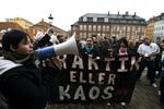 Lærlinge demonstrer foran Undervisningsministeriet for at skaffe flere praktikpladser. 