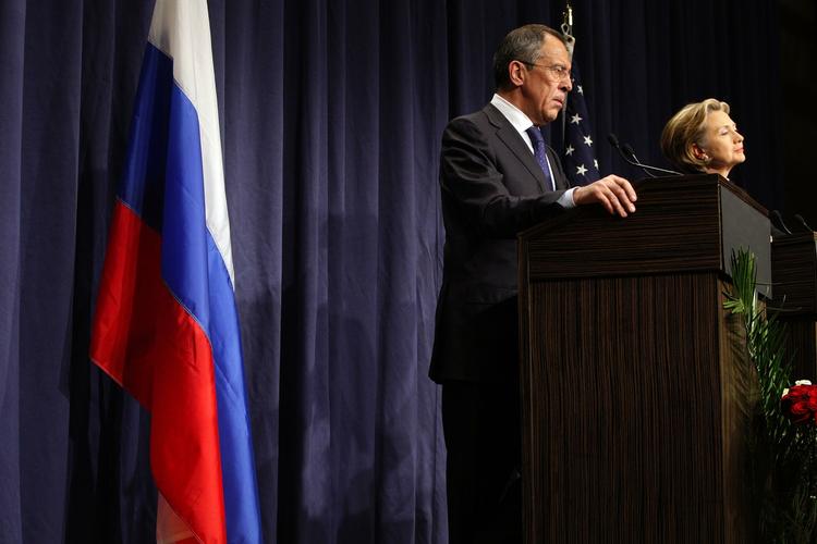 Sergej Lavrov og Hillary Clinton mødtes på neutral grund i Geneve. De to udenrigsministre lægger op til, at Rusland og USA skal lave en ny START-aftale. 