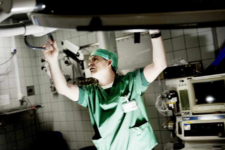 I januar fyrede privathospitalet Hamlet hver femte medarbejder, og Jan Christiansen blev en af dem, der måtte finde et nyt job. Anæstesisygeplejersken er nu tilbage på Rigshospitalets øre-næse-hals-afdeling, hvor han arbejdede i 15 år, inden han skiftede til det private. 