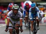Den italienske verdensmester Paolo Bettini kæmpede sig først over stregen til sejr på den 12. etape i Vuelta a Espana. 