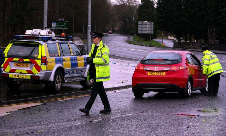 Politiet er i fuld gang med efterforskningen af sagen, hvor to britiske soldater blev dræbt og fire såret, da bevæbnde mænd angreb en britisk militærbase. 