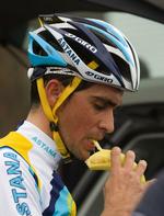 Alberto Contador kører i gult på 1. etape af Paris-Nice. Arkivfoto. 