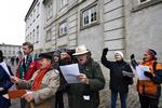 Demonstranter var mødt op foran Højesteret i sidste uge, hvor Figthers+Lovers står tiltalt for at overtræde terrorlovgivningen ved at sende penge til FARC og PFLP. 