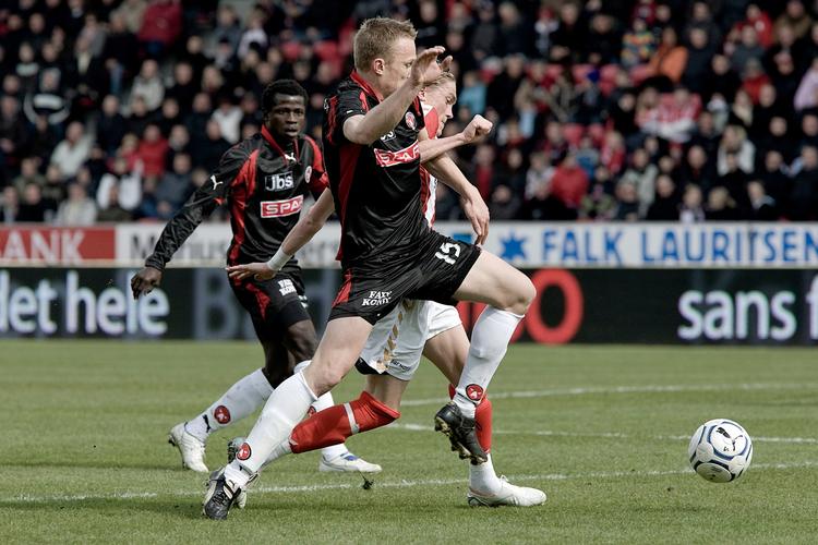 FC Midtjyllands stærke venstreback Christopher Poulsen er utilfreds med tilværelsen på bænken. Arkivfoto. 