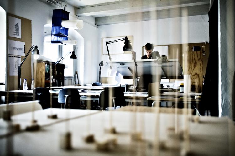 Professorerne på Arkitektskolen siger nej tak til fusion med Danmarks Designskole. 