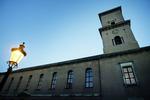 Kong David-skulpturen stod ved vestsiden af Vor Frue Kirke 