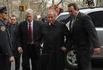 Bernard Madoff ankommer til tirsdagens retsmøde på Manhattan. 