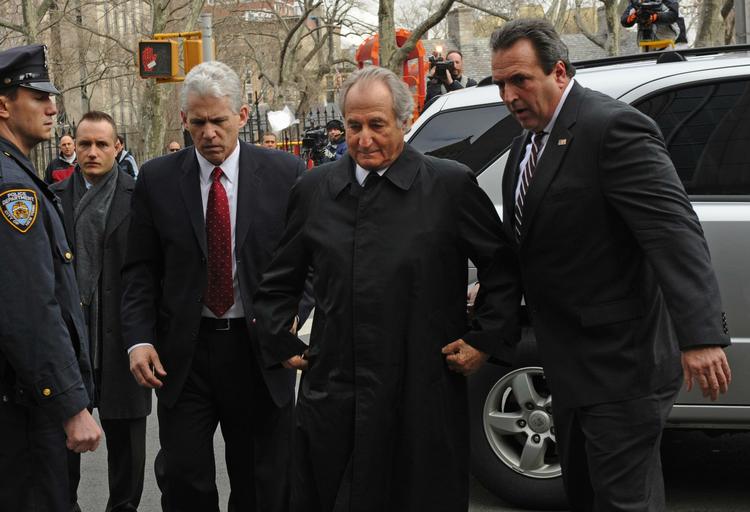 Bernard Madoff ankommer til tirsdagens retsmøde på Manhattan. 