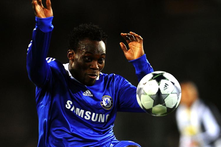 Essien var hurtigt over risposten og kunne score det vigtige udebanemål for Chelsea. 