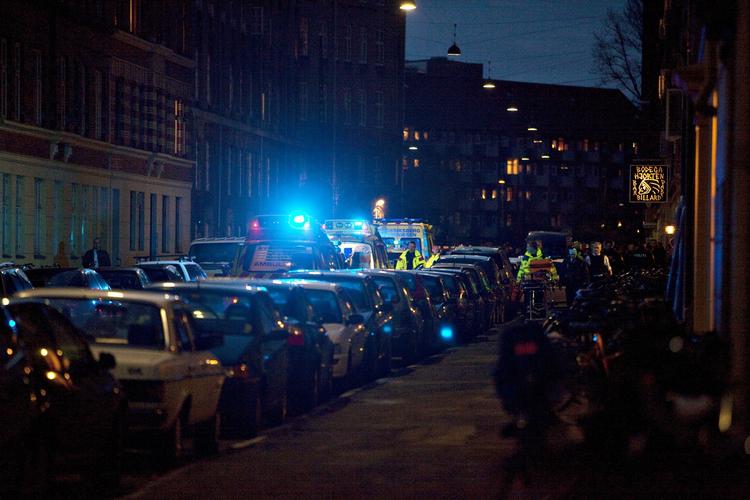 Ambulancer ankommer til Kronborggade efter dramaet. 