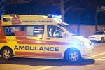 En ambulance haster væk med sårede efter skudepisoden i Kronborggade på Nørrebro i går. 