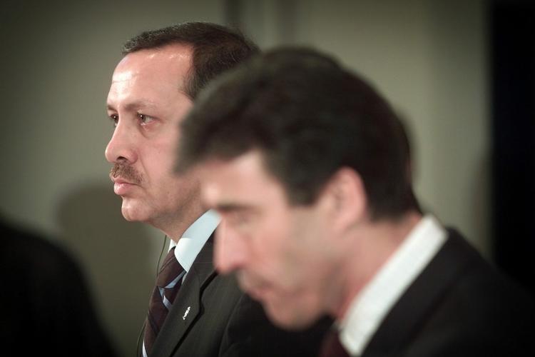 Den tyrkiske premierminister Erdogan under et pressemøde med Anders Fogh (arkivfoto). 