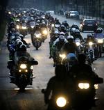 Flere tusinde motorcyklister mødes hvert år på Nørrebro mødes hvert år for at køre fra Nørrebro til Dyrehaven, når Bakken åbner. Billedet er fra 2007, hvor mere end 10.000 deltog. 