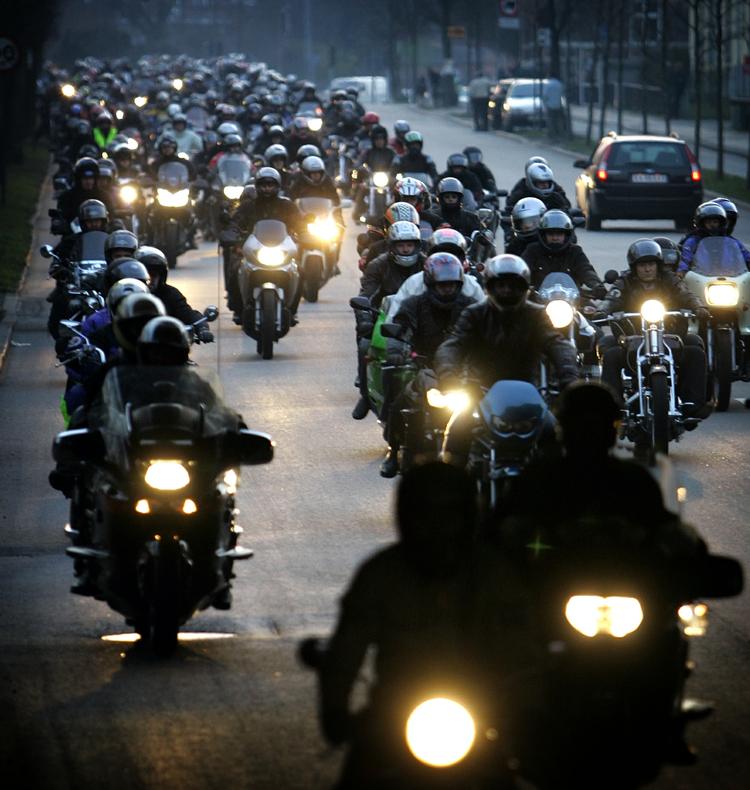 Flere tusinde motorcyklister mødes hvert år på Nørrebro mødes hvert år for at køre fra Nørrebro til Dyrehaven, når Bakken åbner. Billedet er fra 2007, hvor mere end 10.000 deltog. 