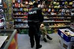 Sidste halvår af 2008 modtog politiet anmeldelser om 1.809 røverier i Danmark. (Arkivfoto) 