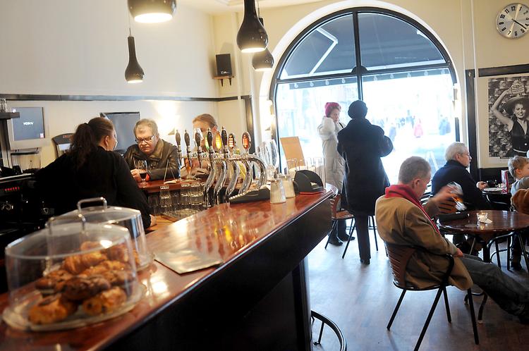 Ved Nørreport. Cafe Ginger hed tidligere Cafe Au Lait og har været med siden den første store cafebølge  i 80'erne. 