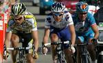 Jeremy Roy (i midten) slog Thomas Voeckler og Tony Martin i spurten. 