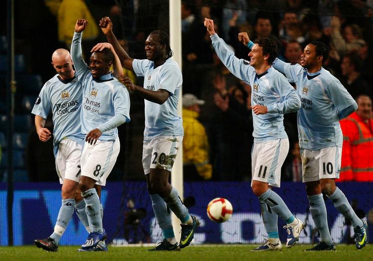 Shaun Wright-Phillips (nummer 8) jubler efter sin scoring til 2-0. 