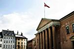 The division of powers between legislative, executive and judicial branches of government is a central tenet of democracy. Is it the courts or politicians who should punish people asks the chairman of Denmark's Judges Association. 