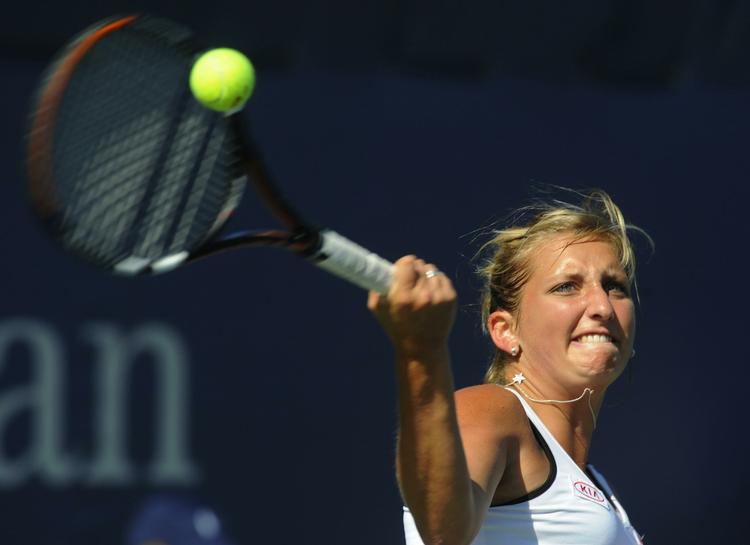 Timea Bacsinszky under US Open, hvor hun vandt over nummer 33 og 69 i verden, inden hun blev besejret af Dinara Safin, der var nummer 7 på daværende tidspunkt. Arkivfoto. 