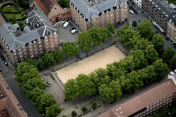 Blågårds Plads i hjertet af Nørrebro, hvor statsministeren skal mødes med politiets bandeenhed ved 15-tiden. (Arkivfoto) 