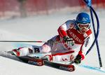 Benjamin Raich er med dagens sejr i storslalom blot to point fra norske Svindal i den samlede World Cup, som afgøres i morgen. 